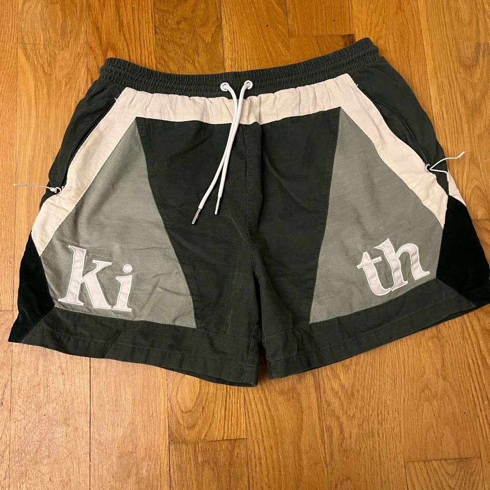 Kith SS22 green corduroy shorts size Large